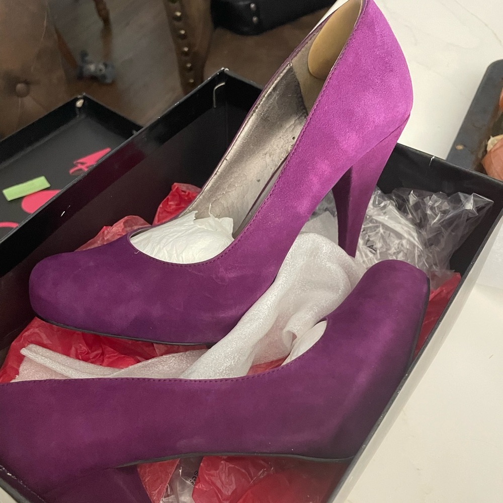 Steve Madden suede pumps